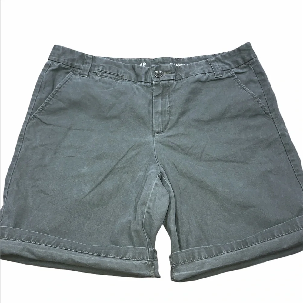 Gap size 8 boyfriend roll up olive green shorts